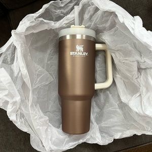 BRAND NEW 40 OZ STANLEY IN RARE COLOR